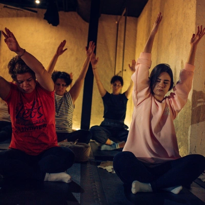 Кундалини йога с проектом Sangeeta