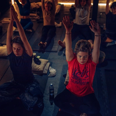 Кундалини йога с проектом Sangeeta